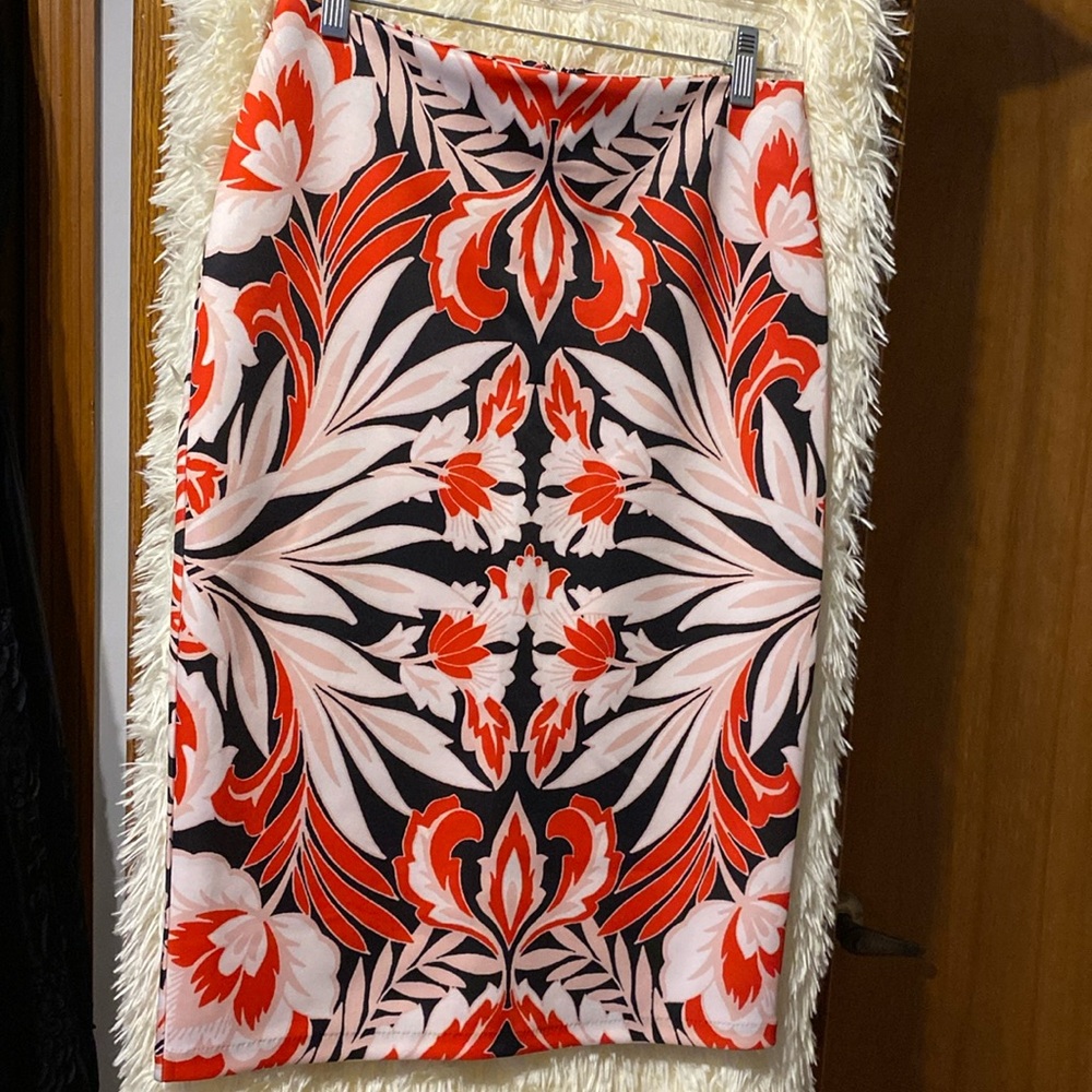 New York & Company Floral Leaf Stretch Pencil Skirt. Size 0.